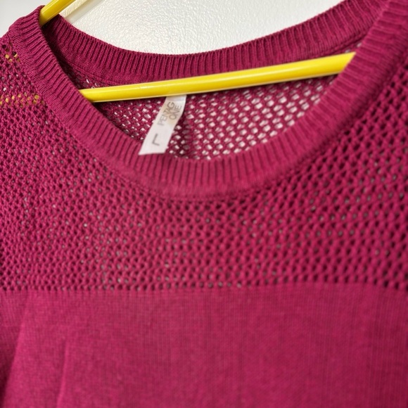 🎉4/30$🎉 Women's Burgundy Knit Sweater – Size Large 🍷 - Picture 2 of 4